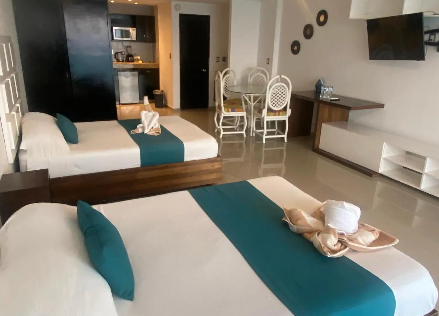 New Kristal Oceanfront - Best Location Apartman Cancún