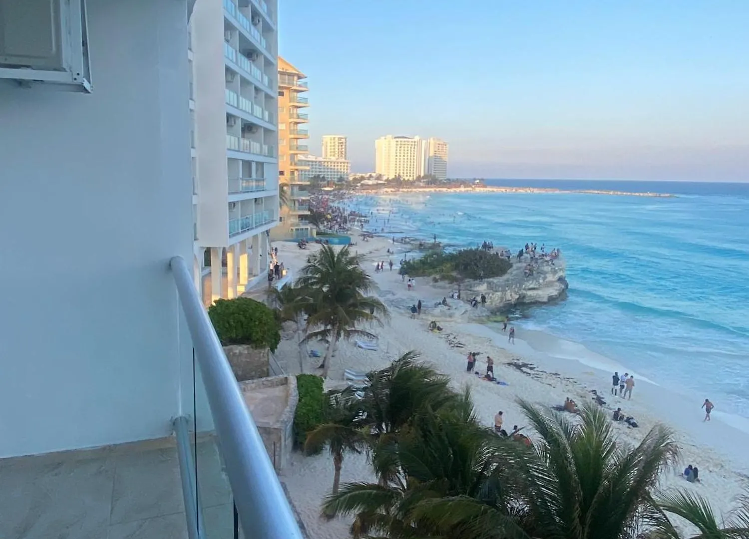 New Kristal Oceanfront - Best Location Apartment Cancun
